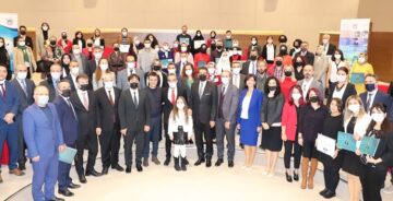 Öğretmenlere ödülleri törenle verildi