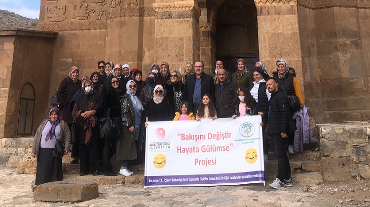 Bakışını değiştir hayata gülümse