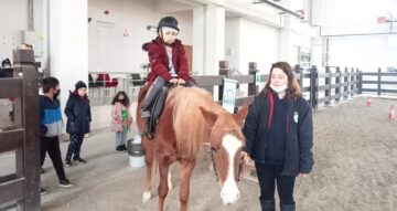 Özel çocukların ata binme heyecanı
