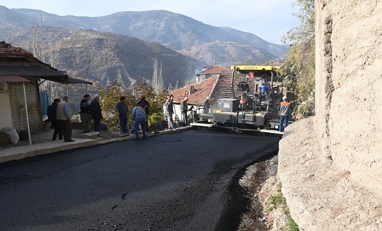 Belediye’den Atatürk caddesine asfalt