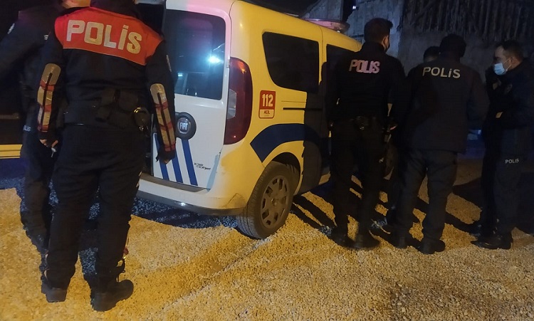 Meydanda bir kişi bıçaklandı!