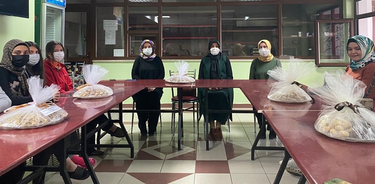 Aşgın gençlerin taleplerini dinledi