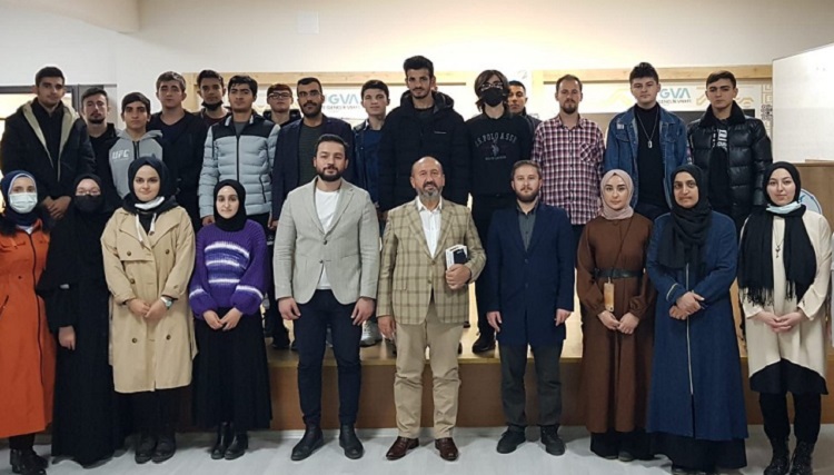 Kavuncu gençlerle bir araya geldi