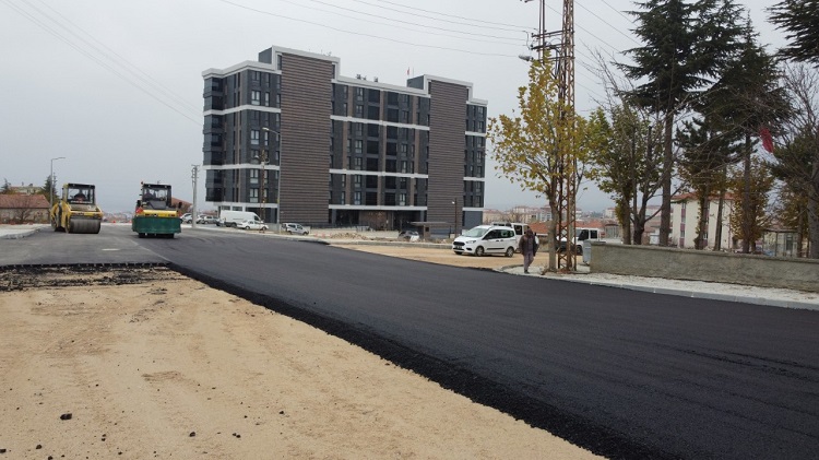 İpeklievler’e yeni yol ve asfalt