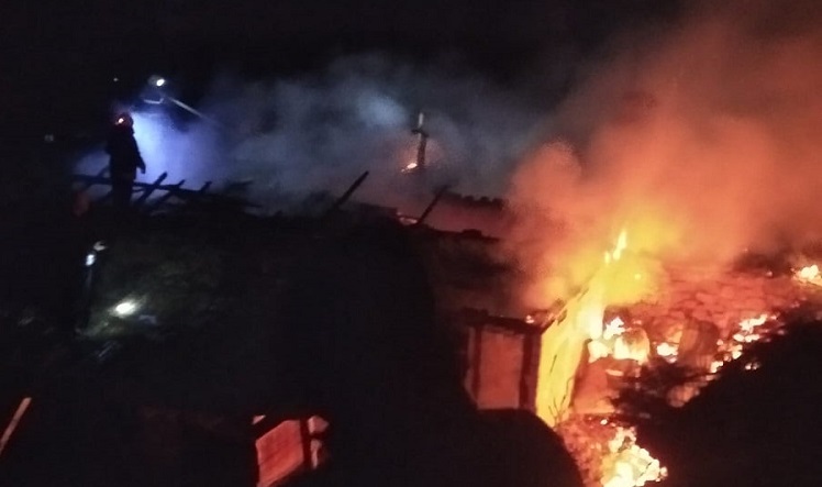 Yangında bir ev küle döndü!