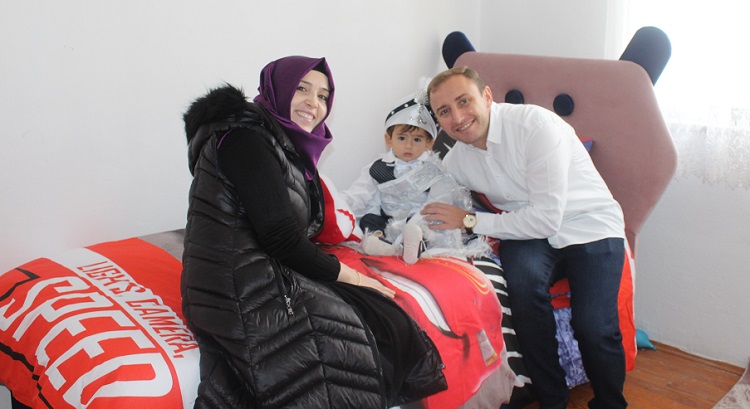 İlçede sünnet olan çocuklara hediye