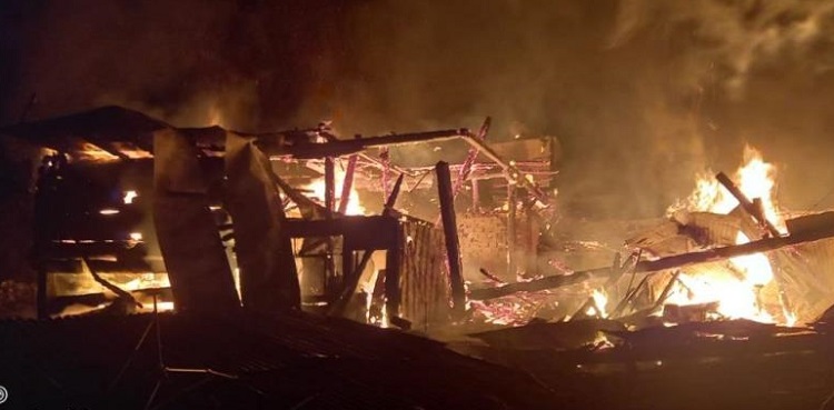 Köy muhtarının evi kül oldu!