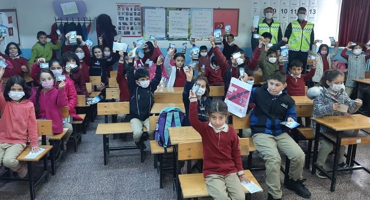 Çocuk dedektifler yetiştiriyorlar