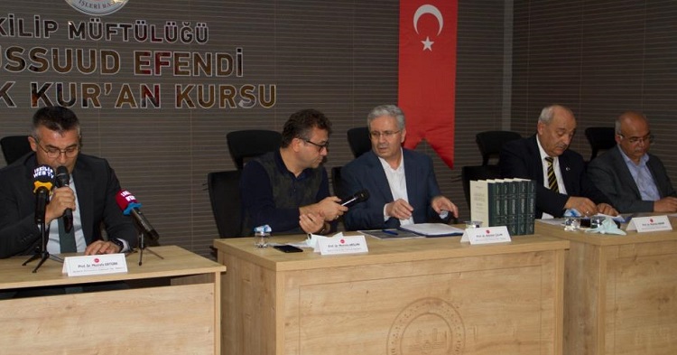 Bir ilçe iki Şeyhülislam paneli