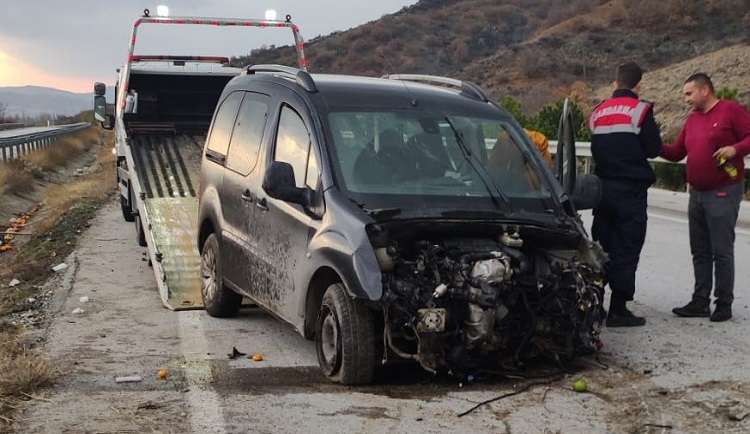 Kontrolü kaybetti! Bariyere çarptı
