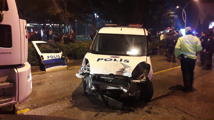 Çorum’da polis araçları çarpıştı