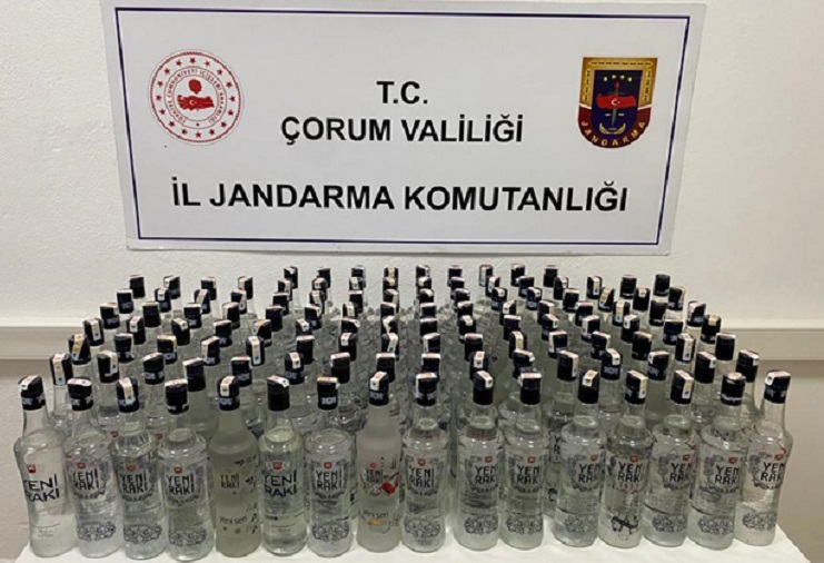 Bandrollü sahte rakı ele geçirildi