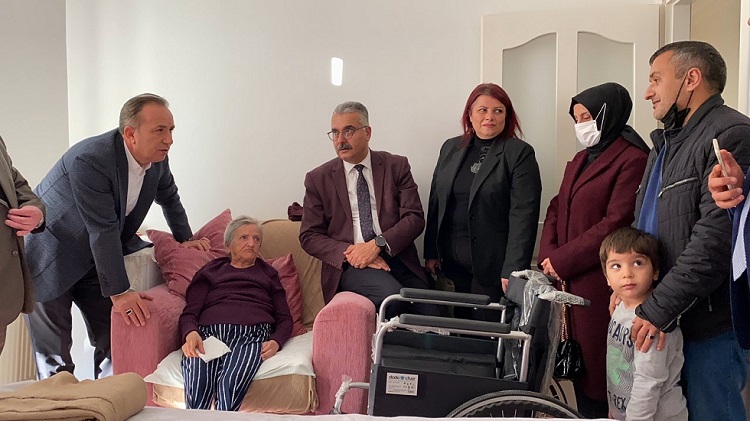 Onların hayır dualarını aldılar