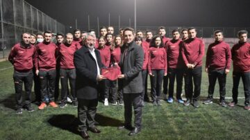 Başkan’dan hakem ve gözlemcilere jest