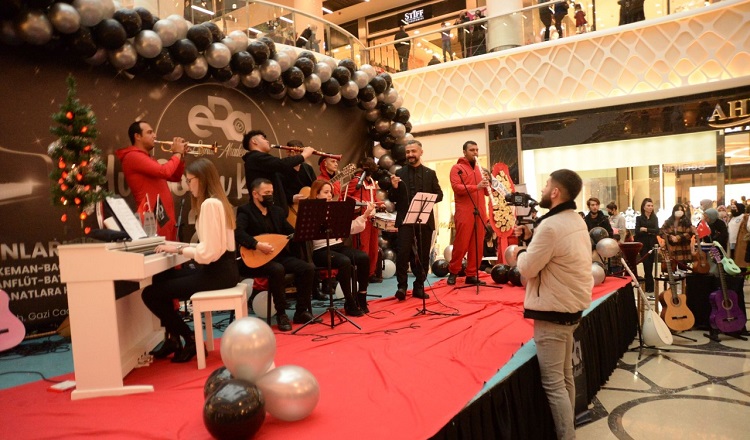 AHL Park Avm’de muhteşem konser