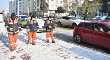 Buz çözücü ekip görev başında