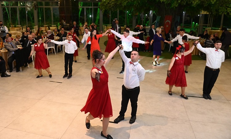 Dans gösterileri hayran bıraktı