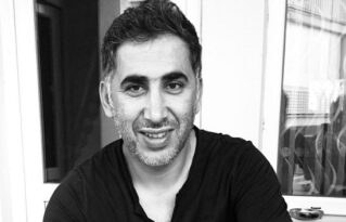 Ders anlatırken kalbine yenildi