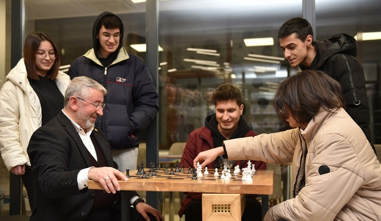 Çorum’un en özel kütüphanesi oldu
