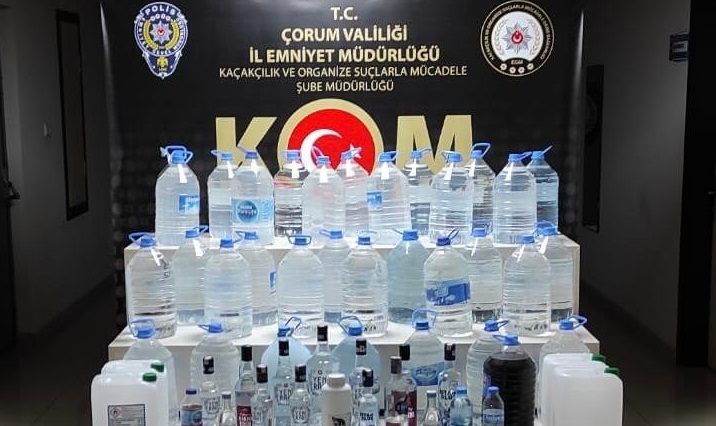 Evde sahte içki yapıyorlardı!