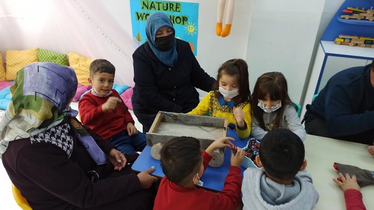 Minikler dede ve nineleriyle öğreniyor