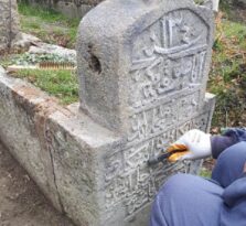 Mezar taşları restore ediliyor