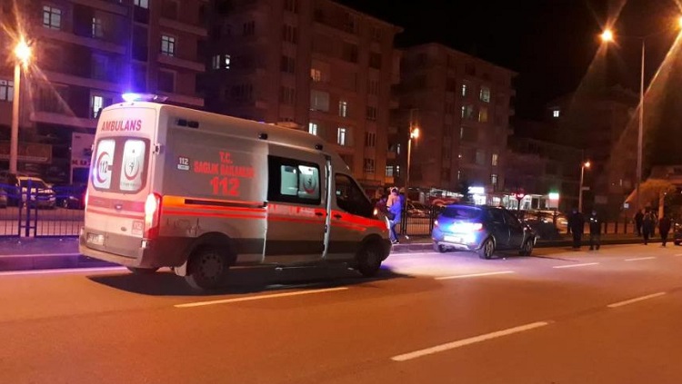 Köpeğe çarpmamak için kaza yaptı