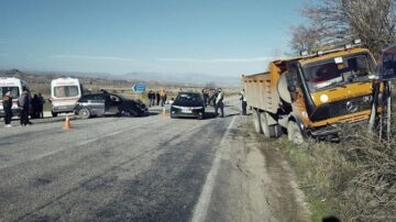 Kavşaktaki kazada 3 yaralı var!