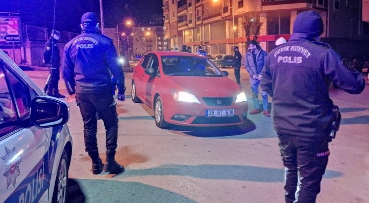 Tehditle alkol aldılar kaçamadılar