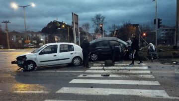 Trafik ışıkları yerinden söküldü