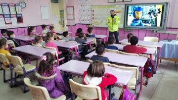 Öğrencilere trafik eğitimi verildi