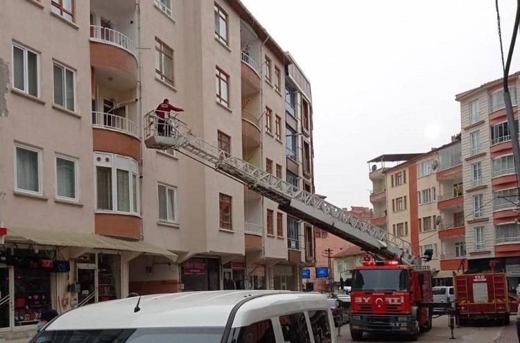 Apartmanda korkutan yangın