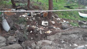 Kale’den düşen kayalar korkuttu