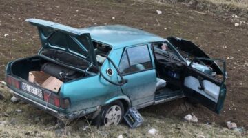 Kazada otomobil hurdaya döndü