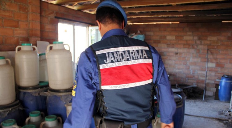 Ele geçirilen kaçak içkiler şaşırttı!