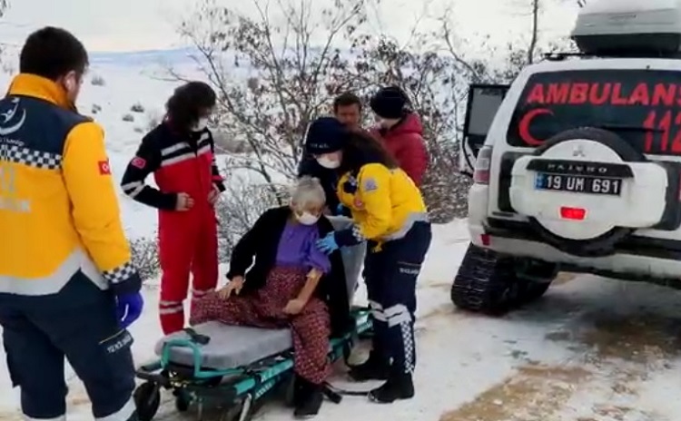 Yardıma kar ambulansı yetişti!