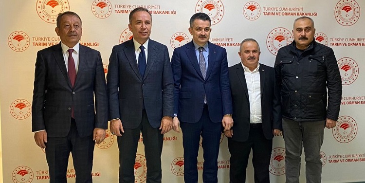 Soğan üreticilerinin talepleri Bakan’da!