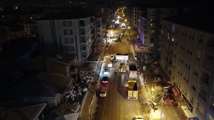 Belediye gece gündüz sahada