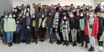 Çorum’da gençlerle buluştu