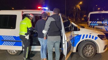 Polisten kaçarken kaza yaptılar!