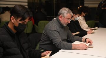 Yeni yıla kitap okuyarak girdiler
