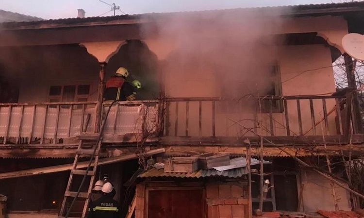 Köyde çıkan yangın korkuttu