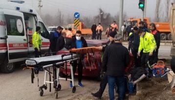 Kavşakta çarpıştılar: 1 ölü 1 yaralı