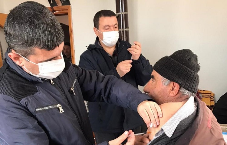 Köylerde aşı çalışması sürüyor