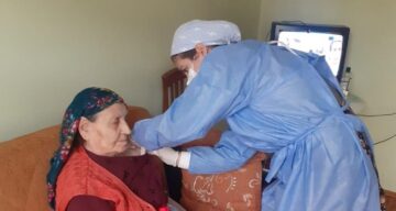 Covid 19 aşılarını evlerinde yaptılar