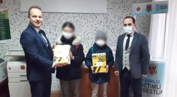 Çocuklara kaynak kitapları dağıtıldı