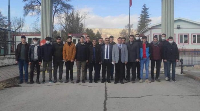 Öğrenciler silah fabrikasını gezdi