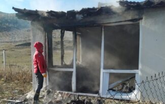 Yangında bağ evi küle döndü!