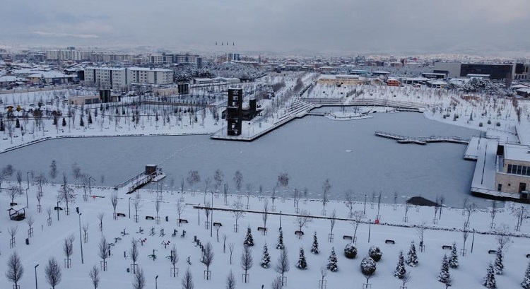 Çorum buz kesti gölet dondu!