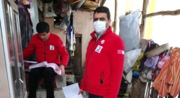 Kızılay’dan gıda ve giyim yardımı